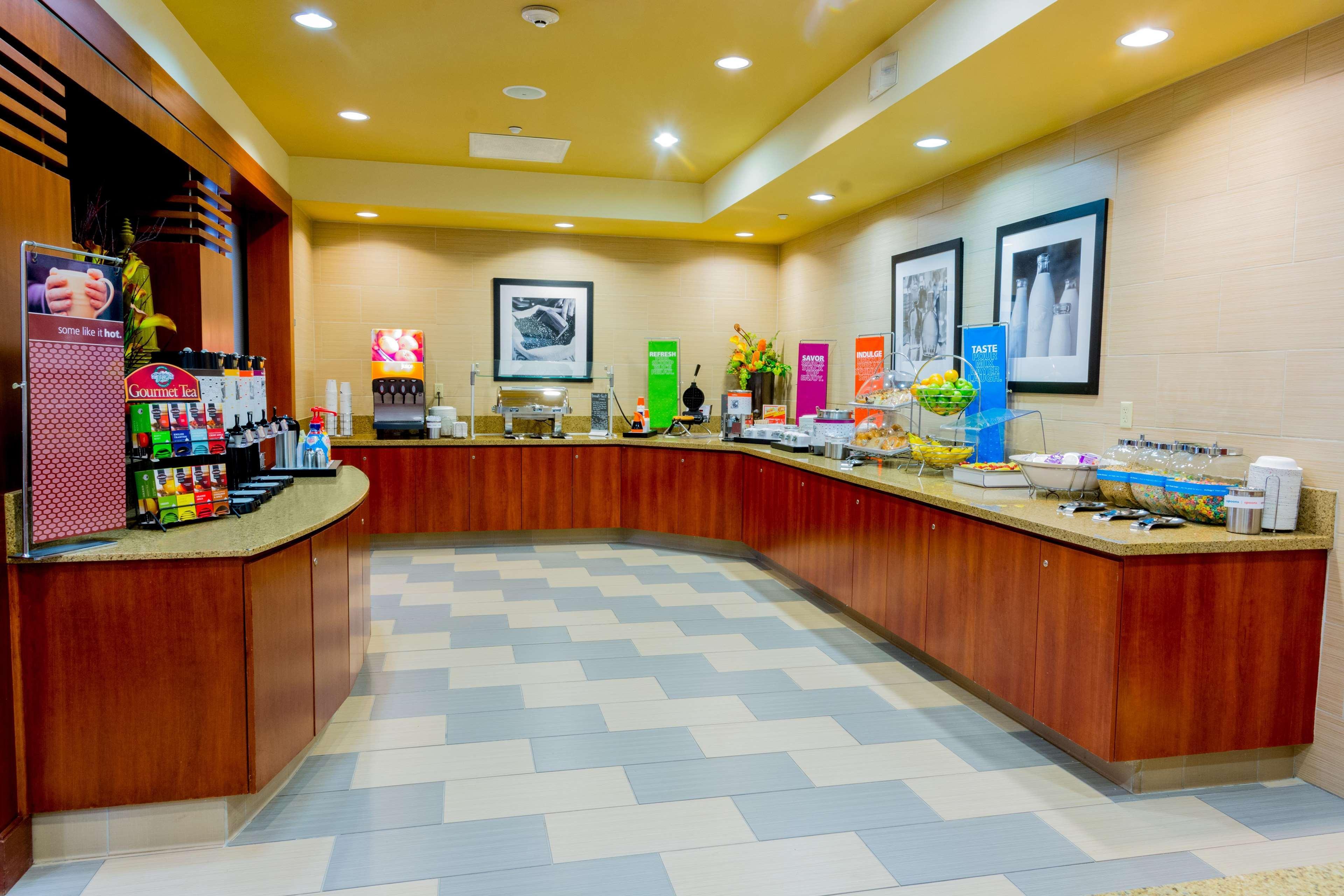 Hampton Inn & Suites Riverside/Corona East Exteriör bild