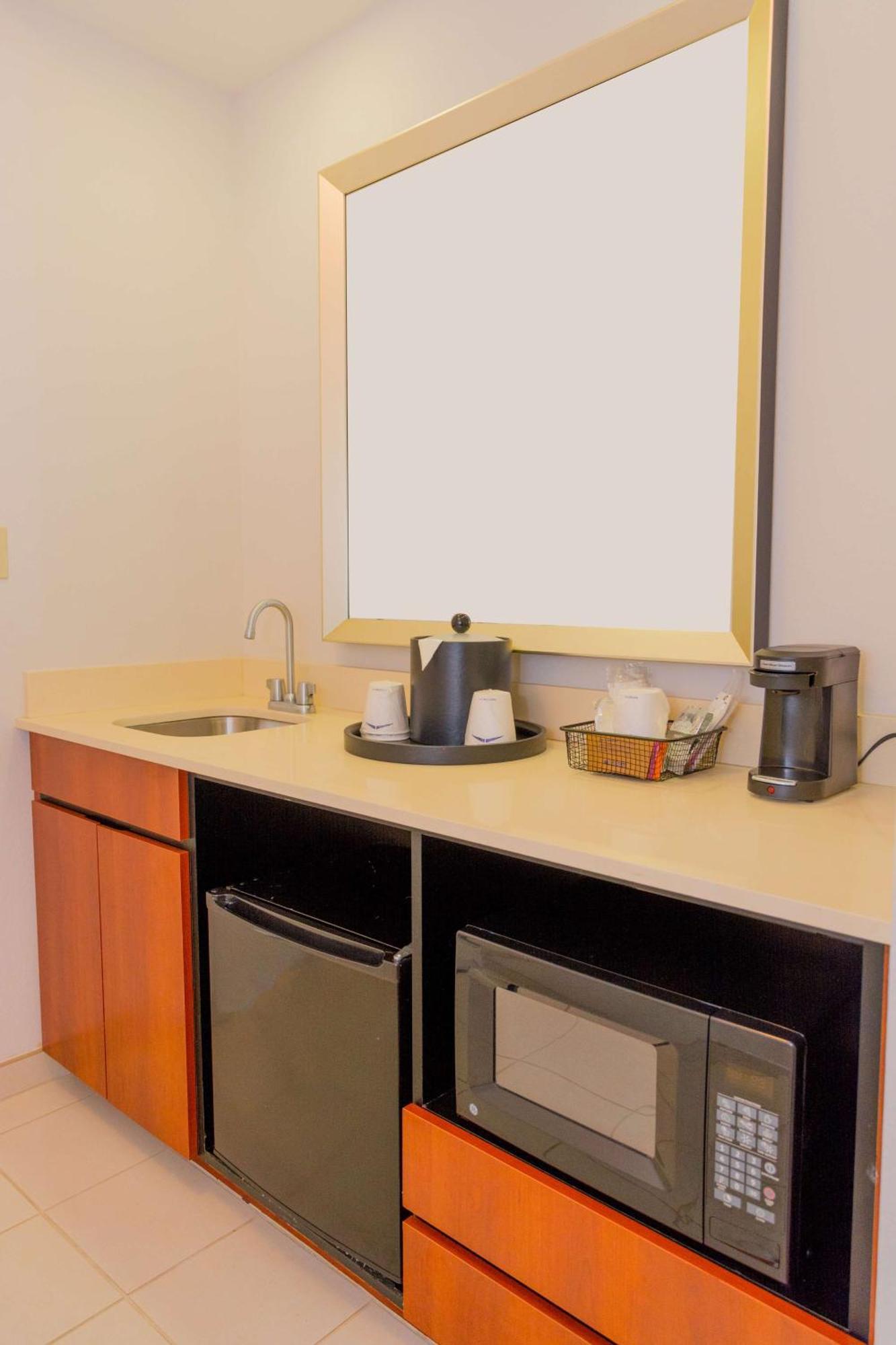 Hampton Inn & Suites Riverside/Corona East Exteriör bild