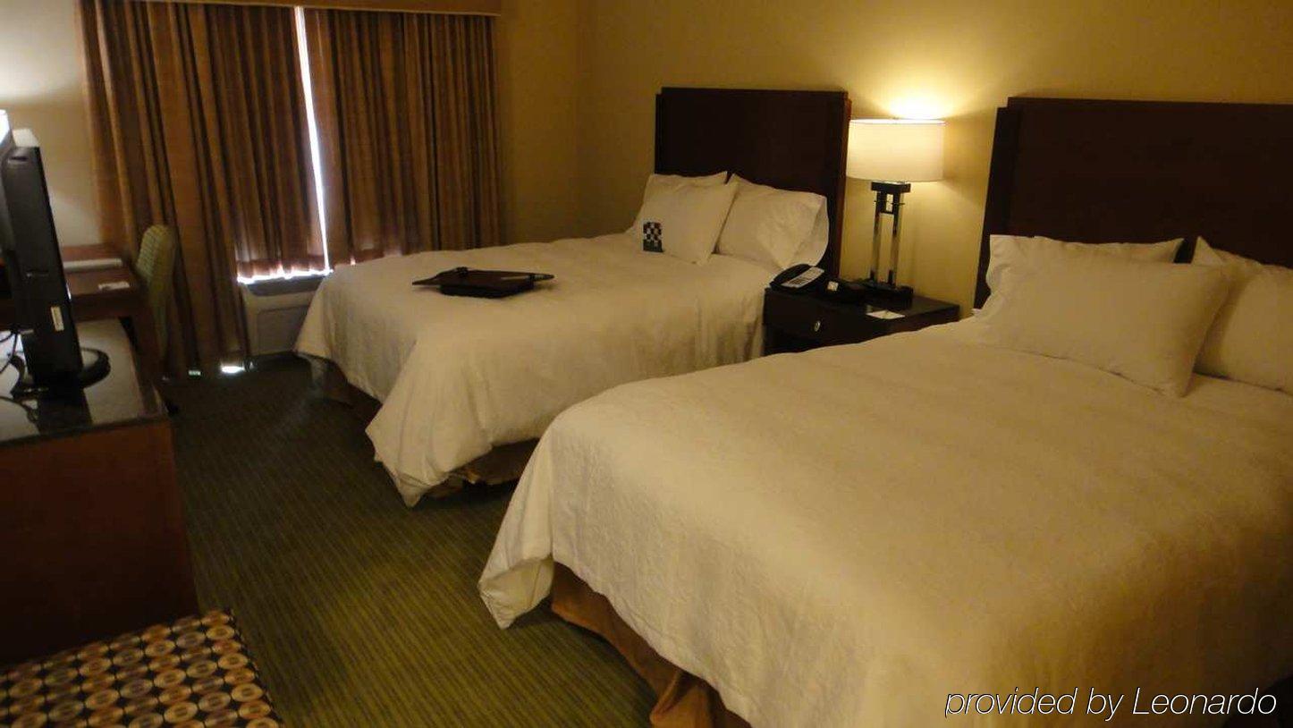 Hampton Inn & Suites Riverside/Corona East Rum bild