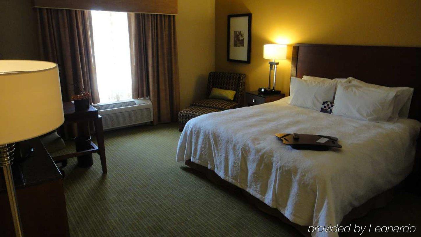 Hampton Inn & Suites Riverside/Corona East Rum bild