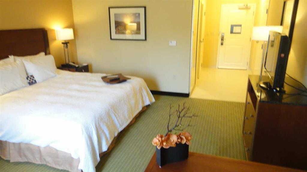 Hampton Inn & Suites Riverside/Corona East Rum bild